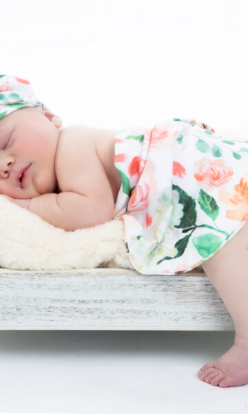 Newborn photography captures beautiful, timeless newborn portraits to remember your baby's first days of life! New York City newborn photographer, Zion Yoni Levy, specializes in stunning images and beautiful portraits of newborns, babies, and families.
For newborn photoshoots, we have baby outfits and props needed for the photo shoot to make your vision come to life. You may bring your own outfits in addition to the many props and outfits we have at the studio. The optimal time to shoot newborn portraits is at 7 to 21 days old, but there is plenty of flexibility to get stunning photos of your new baby.
Patience is key when it comes to Newborn Photoshoots and we understand breaks for feeding, diaper changes, and crying baby consoling are necessary in order to capture the perfect photos. Newborn Photography Tal Studio NYC