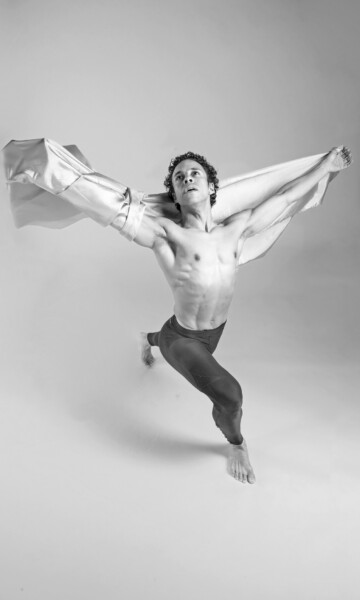 Capture the art and movement of dance with expert photographer Zion Yoni Levy at Tals Studio NYC. Our 1-hour dance photoshoots are tailored to dancers of all levels, including headshots, action shots, and personalized sessions for hip hop, ballet, and contemporary dancers. Dance Photography Tal Studio NYC