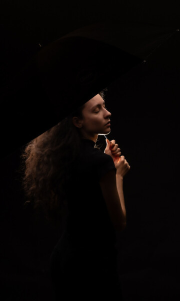 Portrait photographer, Zion Yoni Levy, has worked with clients for decades to capture portraits that are a reflection of personality and individuality. Portrait photography is customized to you. Yoni has mastered his timeless style, lighting, and artistic approach to capturing portraits of actors, artists, entrepreneurs, creatives, athletes, business men and women, children, and more. Yoni has finely tuned his craft and expertise in helping clients feel laid back and natural in front of the camera.
Whether you have a specific vision for your portrait shoot or not, your session will be customized and tailored to you. This photography session is one of a kind and more creative. Unlike standard headshots, a portrait session results in creative, artistic, and beautiful photographs of you. Portrait Photography Tal Studio NYC