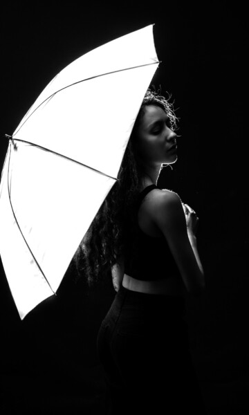 Portrait photographer, Zion Yoni Levy, has worked with clients for decades to capture portraits that are a reflection of personality and individuality. Portrait photography is customized to you. Yoni has mastered his timeless style, lighting, and artistic approach to capturing portraits of actors, artists, entrepreneurs, creatives, athletes, business men and women, children, and more. Yoni has finely tuned his craft and expertise in helping clients feel laid back and natural in front of the camera.
Whether you have a specific vision for your portrait shoot or not, your session will be customized and tailored to you. This photography session is one of a kind and more creative. Unlike standard headshots, a portrait session results in creative, artistic, and beautiful photographs of you. Portrait Photography Tal Studio NYC