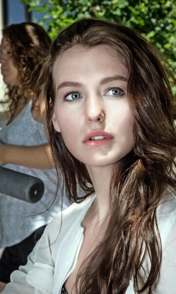 Lifestyle photography in New York City is perfect to capture pictures around the city in your natural element. Whether you want pictures for yourself, social media, your blog, or just for fun, lifestyle photoshoots are always based around you. In classic landmarks like the New York Public Library or the urban oasis of Central Park, there’s always an atmospheric backdrop that New York City provides. Photographer Zion Yoni Levy has been primarily based in NYC for 20 years now and knows the best locations to shoot in. We will capture your everyday life captured in an artistic way.
Clients may submit styling guides or vision boards for inspiration and guidance. Lifestyle Photography Tal Studio NYC